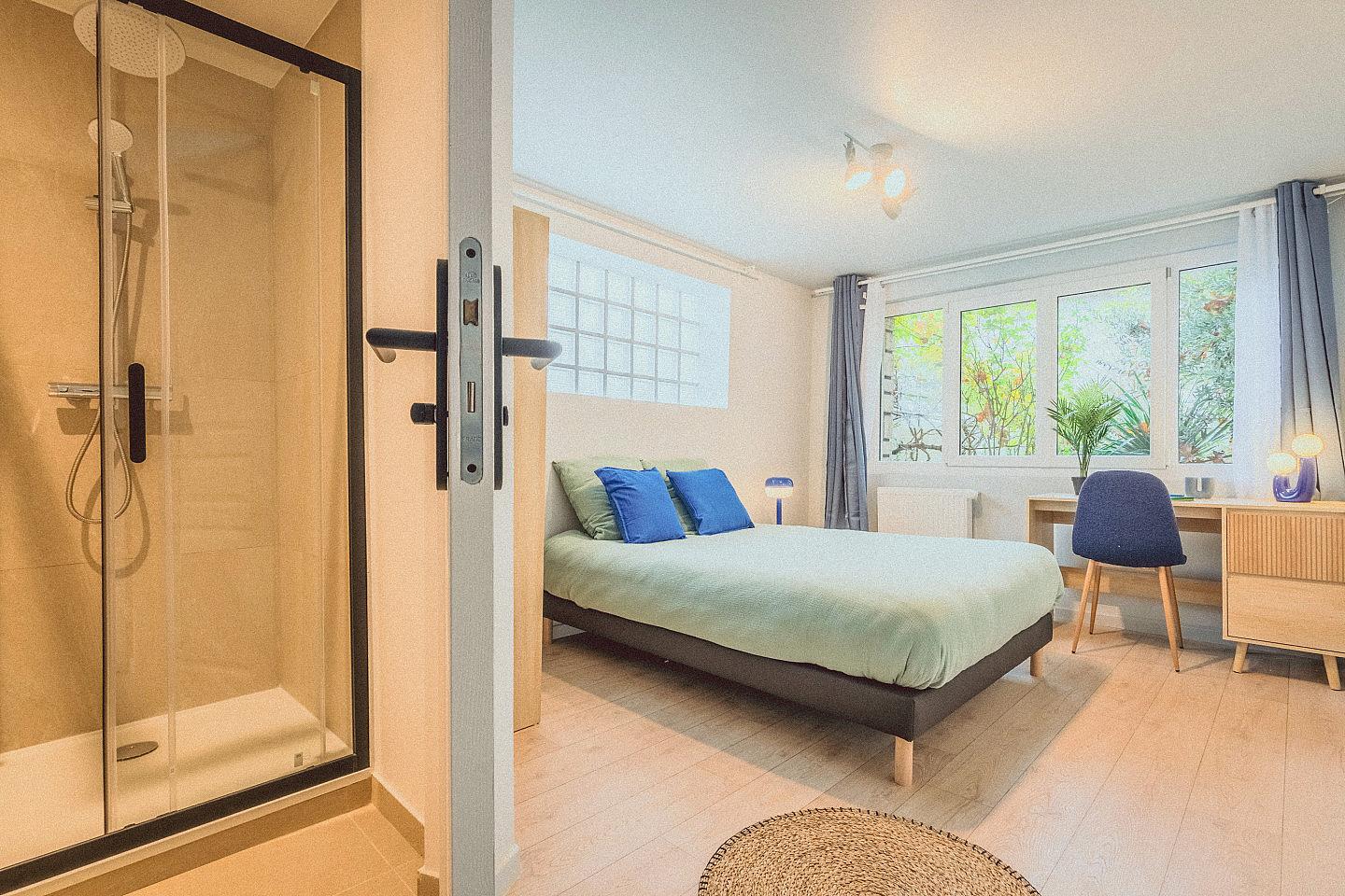 Room 4 - Auguste - Ground Floor - Charming Coliving House in Alfortville with Cozy Living Spaces & Green Courtyard - Gallery - 5