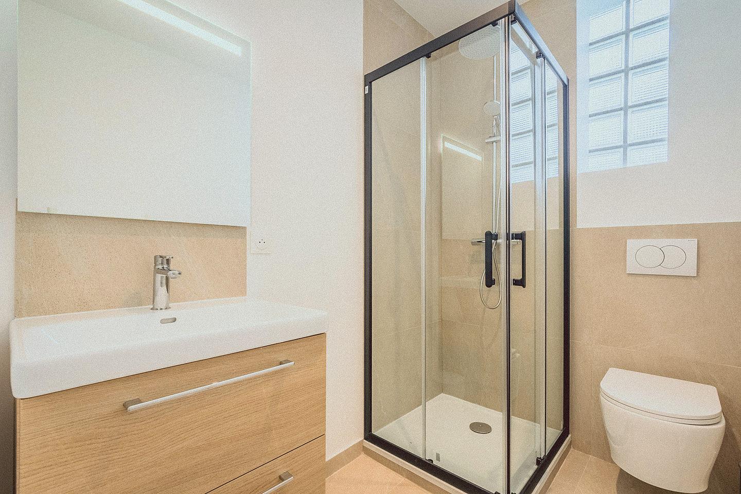  Room 5 - Seneque - First Floor  -  Charming Coliving House in Alfortville with Cozy Living Spaces & Green Courtyard  - Gallery -  6