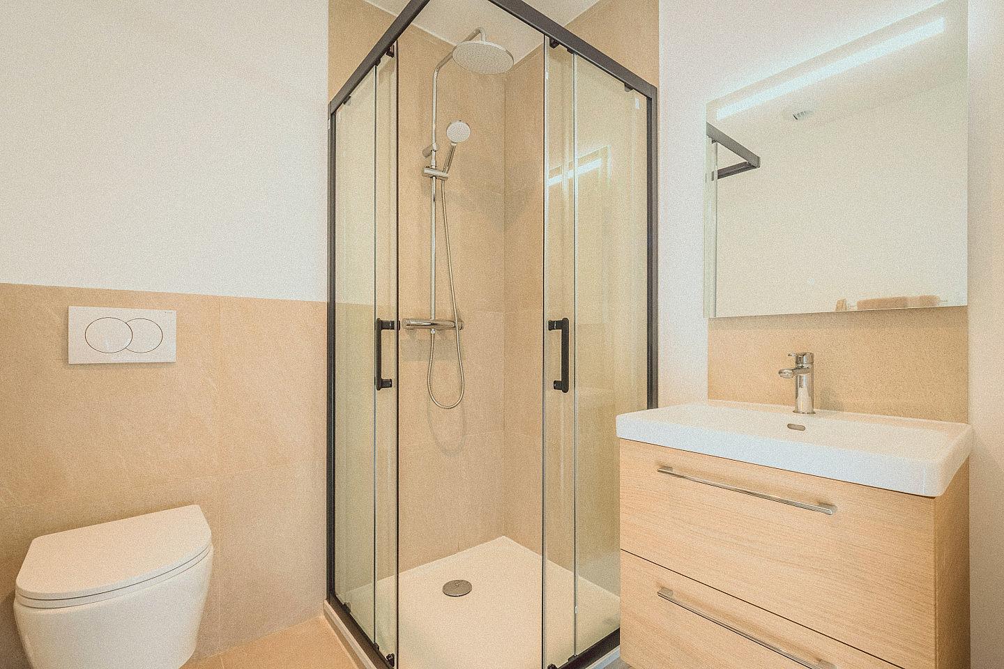  Room 5 - Seneque - First Floor  -  Charming Coliving House in Alfortville with Cozy Living Spaces & Green Courtyard  - Gallery -  14