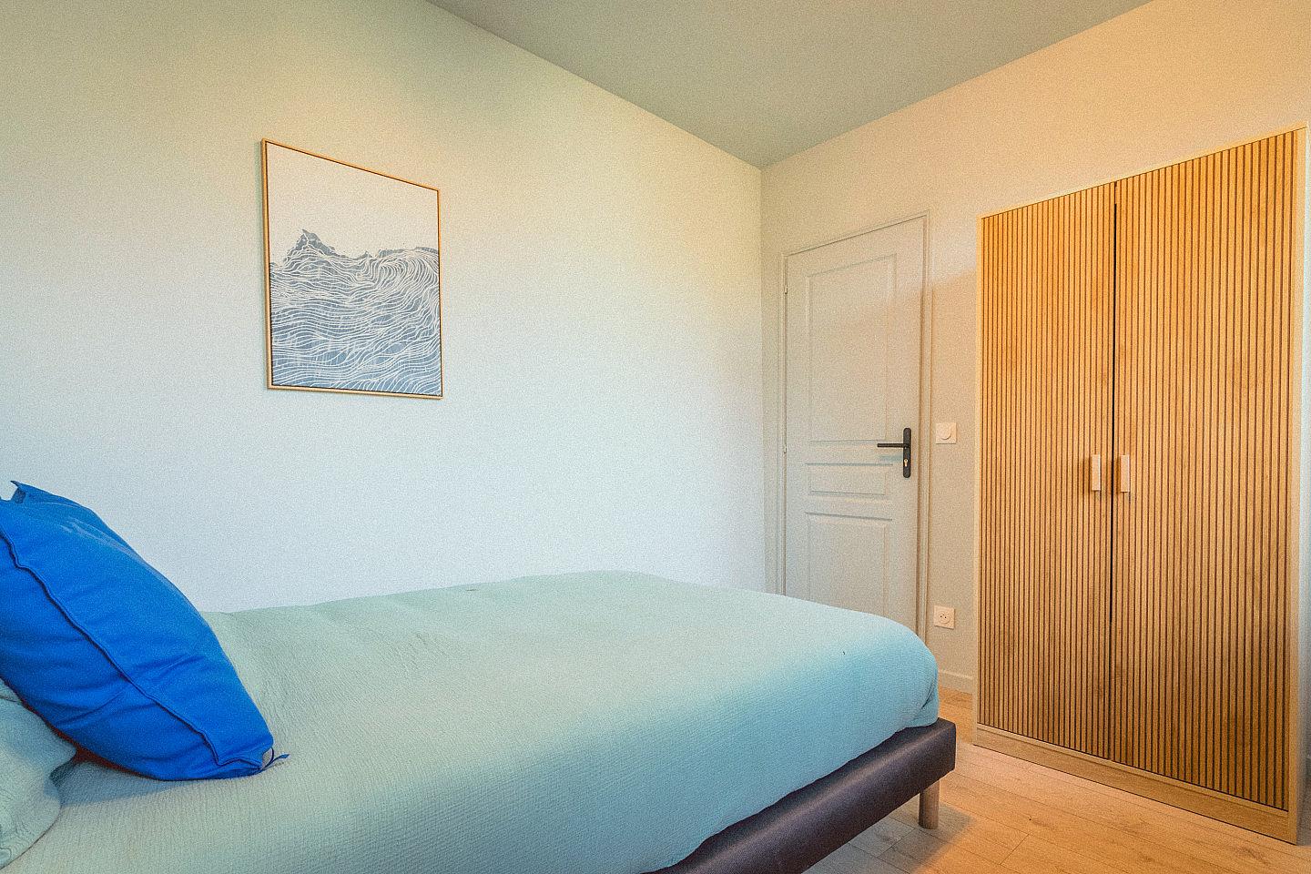 Room 5 - Seneque - First Floor - Charming Coliving House in Alfortville with Cozy Living Spaces & Green Courtyard - Gallery - 10