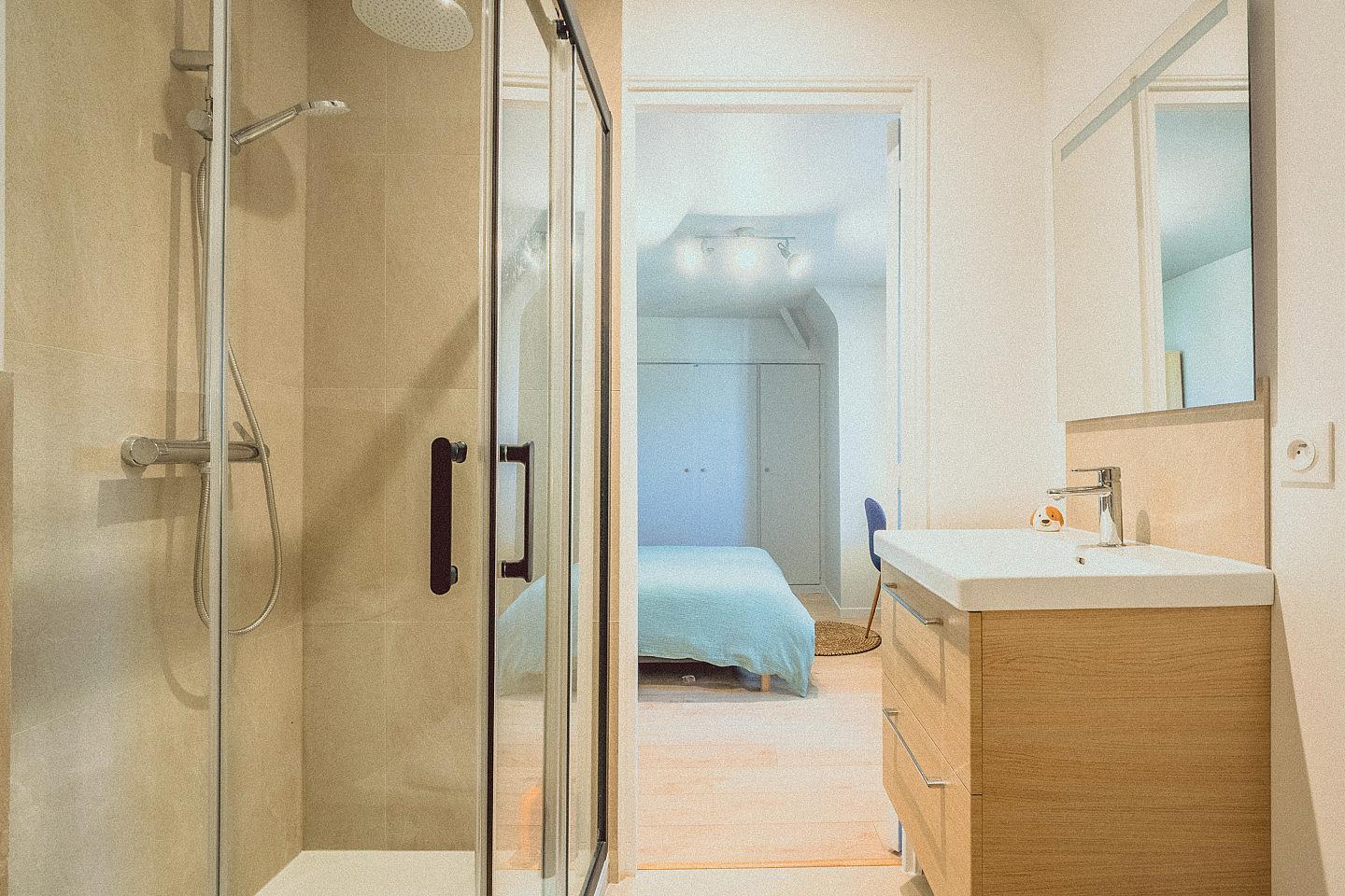 Room 7 - Brutus - Second Floor - Charming Coliving House in Alfortville with Cozy Living Spaces & Green Courtyard - Gallery - 4