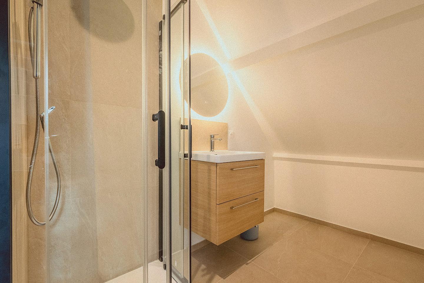 Room 9 - Agrippine - Second Floor - Charming Coliving House in Alfortville with Cozy Living Spaces & Green Courtyard - Gallery - 9