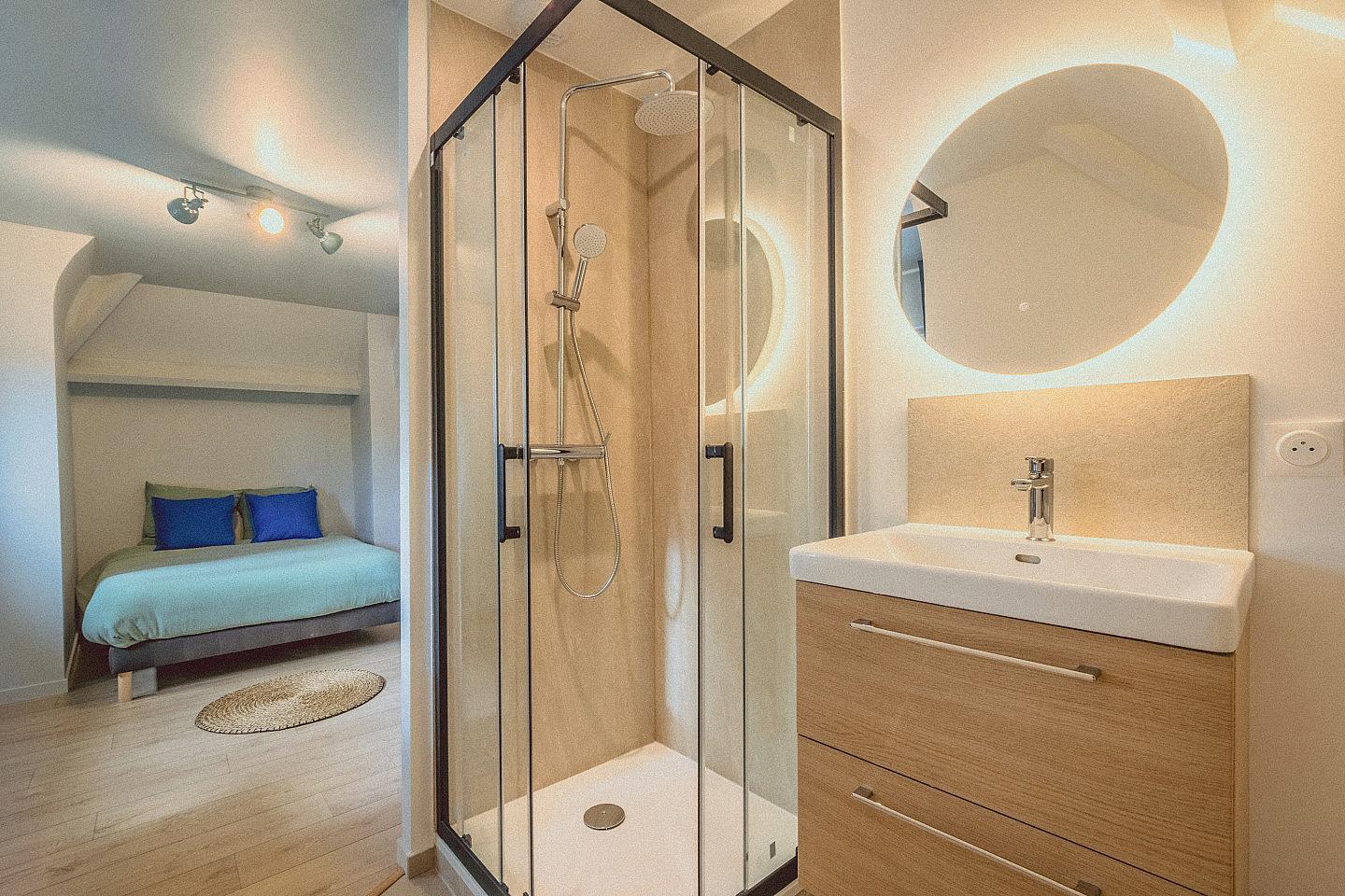 Room 9 - Agrippine - Second Floor - Charming Coliving House in Alfortville with Cozy Living Spaces & Green Courtyard - Gallery - 8