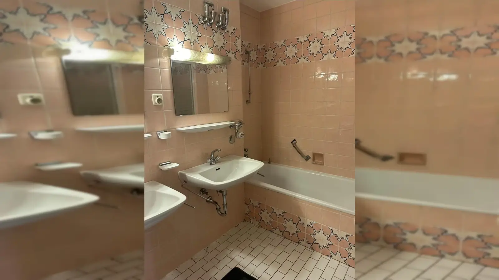  Bedroom 1  -  Room in a shared 4-bedroom apartment for rent in Munich with bills included.  - Gallery -  3