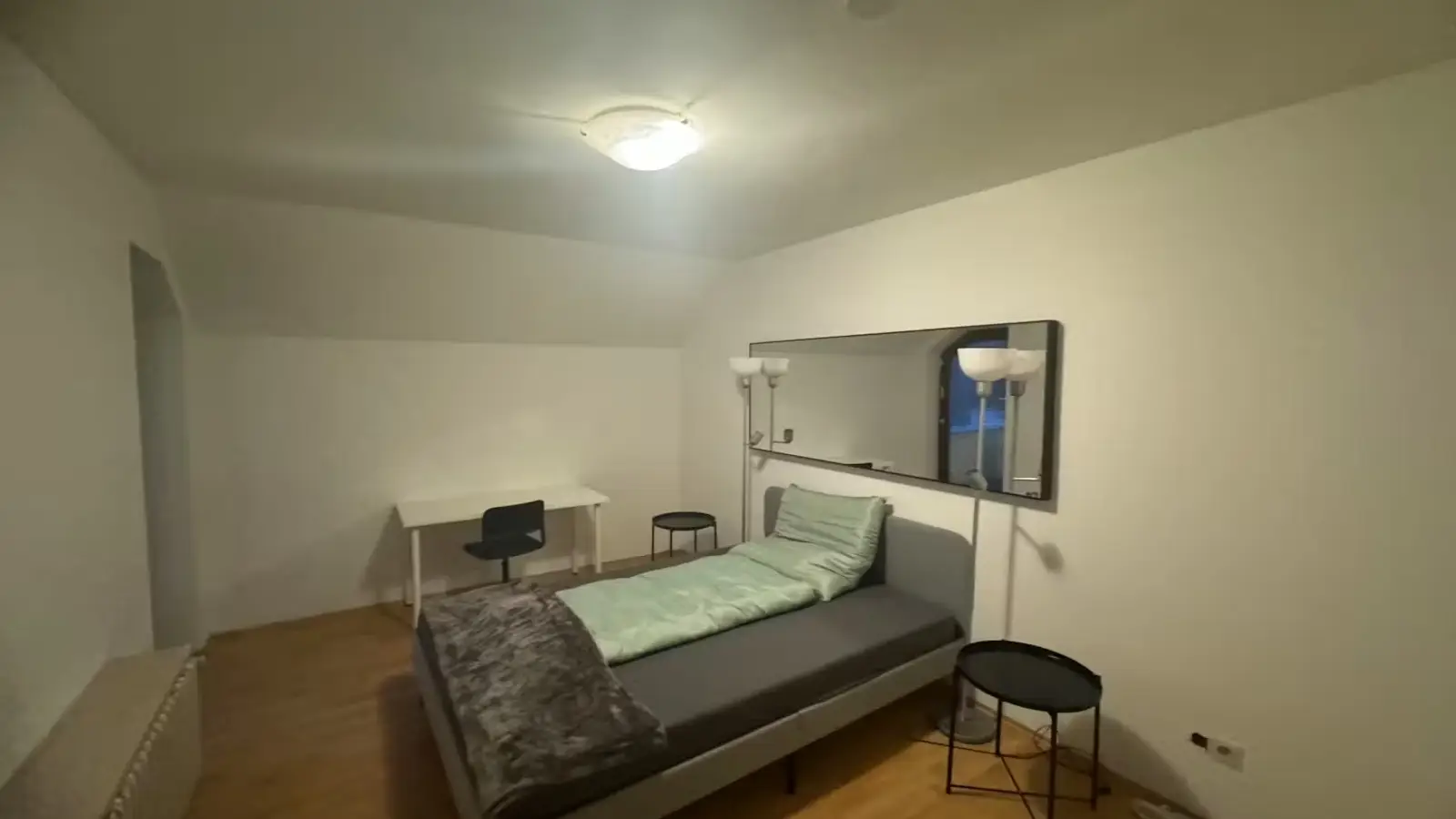  Bedroom 1  -  Room in a shared 4-bedroom apartment for rent in Munich with bills included.  - Gallery -  10