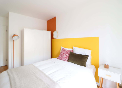 Large 11 m² bedroom