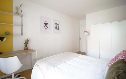 Large 11 m² bedroom  - Gallery -  3