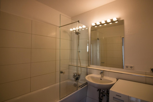 Light-flooded furnished 2-room apartment in central location