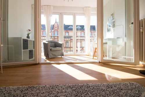 Light-flooded furnished 2-room apartment in central location