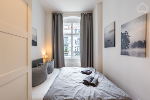 Old building charm: Beautiful temporary flat with balcony facing the inner courtyard in Prenzlauer Berg