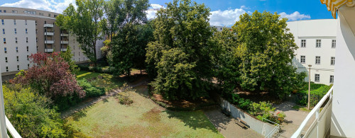 Idyllic quiet apartment with balcony in the heart of Berlin