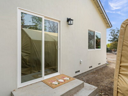 Priv. Entry Newly Constructed Suite - Gallery - 6