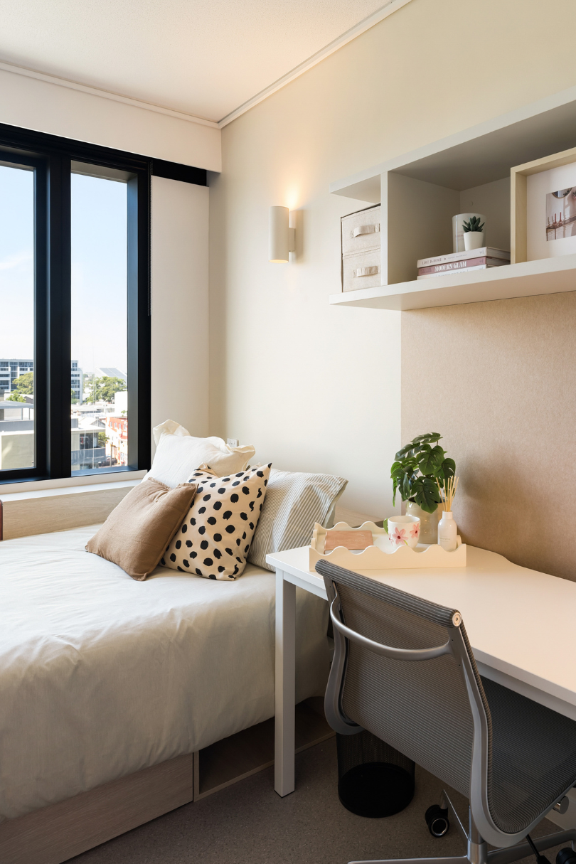  Standard Studio Apartment  -  Iglu Waterloo  - Gallery -  1