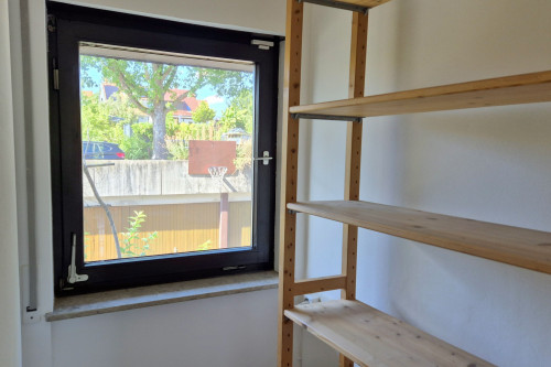 Sunny 2.5-room boutique-style apartment surrounded by greenery