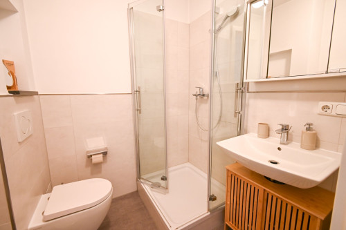 STADTOASE ++ Business- od. Ferien-Apartment mit sonniger Terasse++