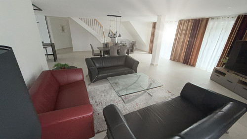 Designer apartment with 4 bedrooms, private parking, and terrace in Neumünster - Gallery - 8