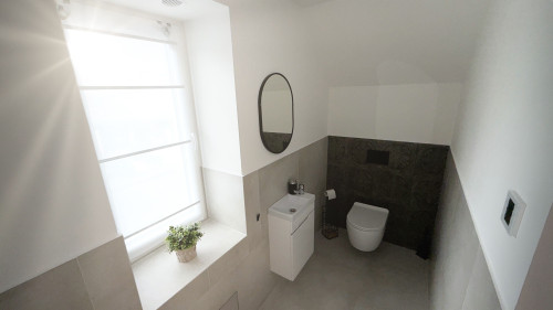 Designer apartment with 4 bedrooms, private parking, and terrace in Neumünster
