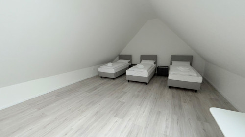 Designer apartment with 4 bedrooms, private parking, and terrace in Neumünster - Gallery - 16