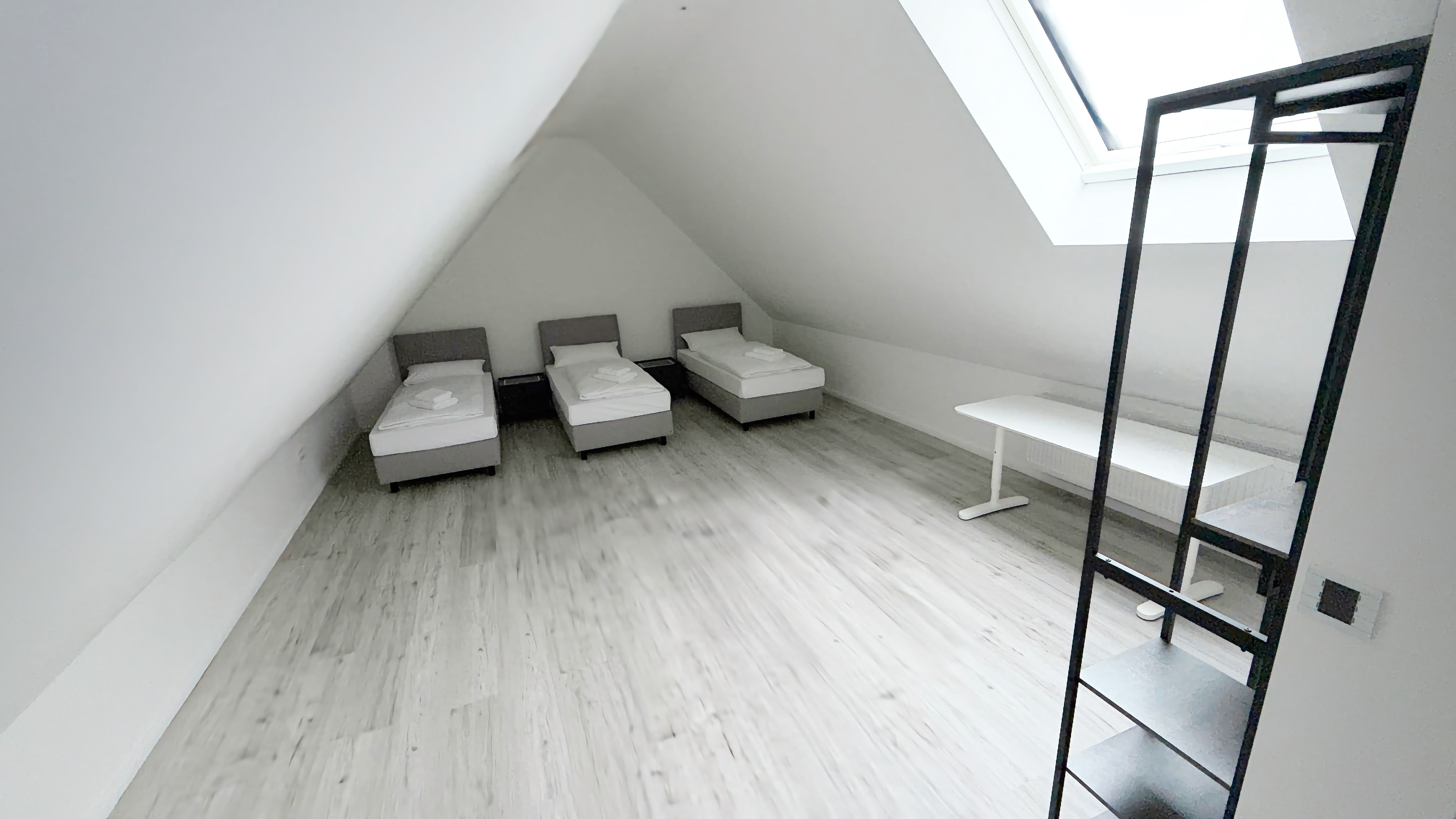  Designer Apartment With 4 Bedrooms, Private Parking, And Terrace In Neumünster  -  Designer apartment with 4 bedrooms, private parking, and terrace in Neumünster  - Gallery -  2