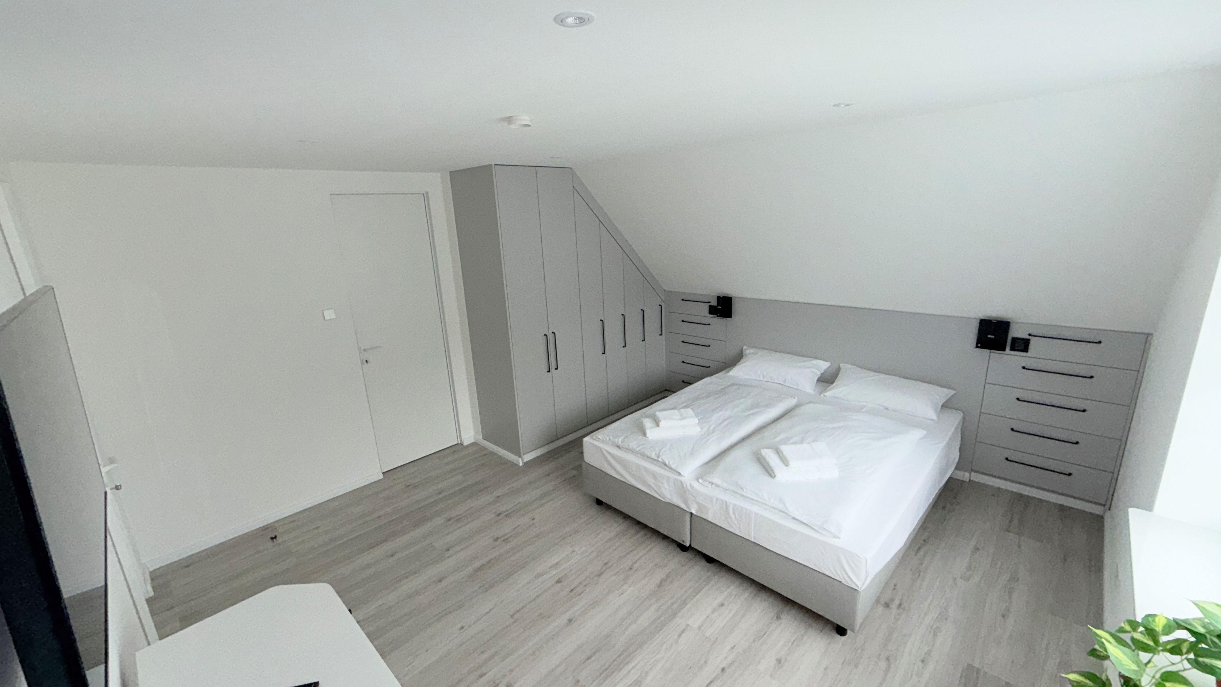  Designer Apartment With 4 Bedrooms, Private Parking, And Terrace In Neumünster  -  Designer apartment with 4 bedrooms, private parking, and terrace in Neumünster  - Gallery -  3