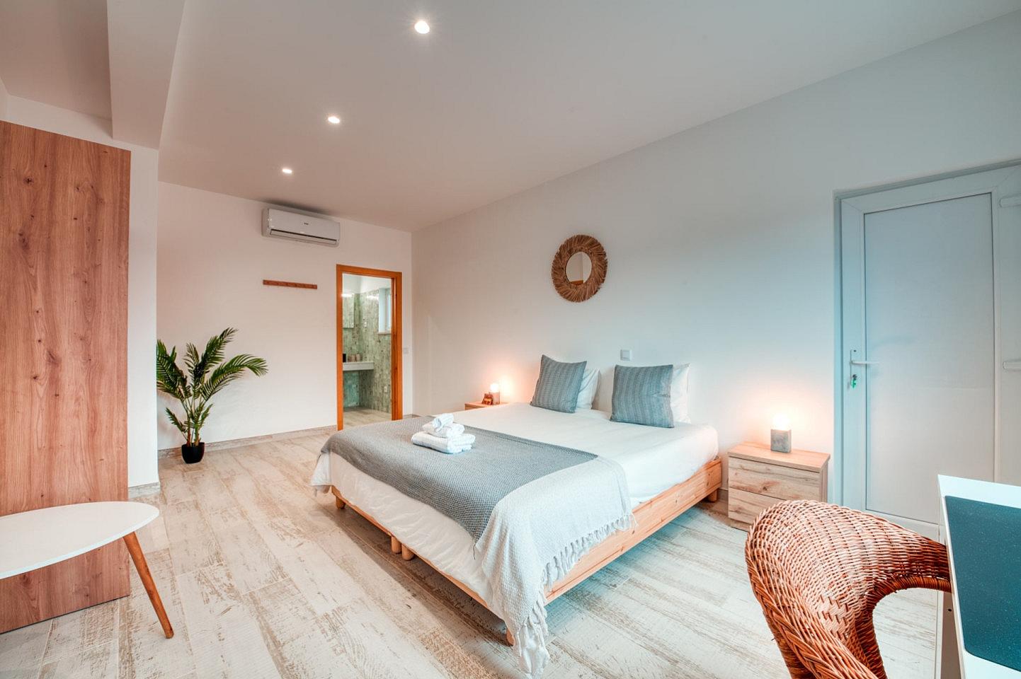  Lyon Ensuite   -  Newly Renovated Coliving in the serene Olhão countryside  - Gallery -  9
