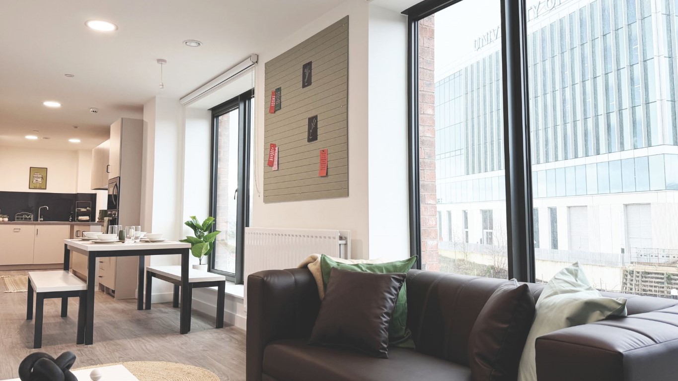  Classic 6 Bed Upper Floor  -  Waterside  - Gallery -  6