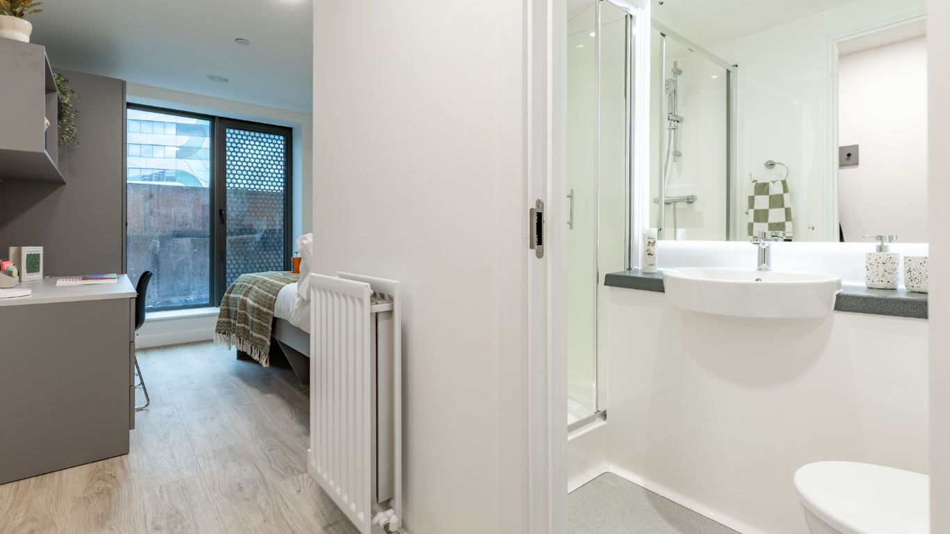  Classic 6 Bed Upper Floor  -  Waterside  - Gallery -  4