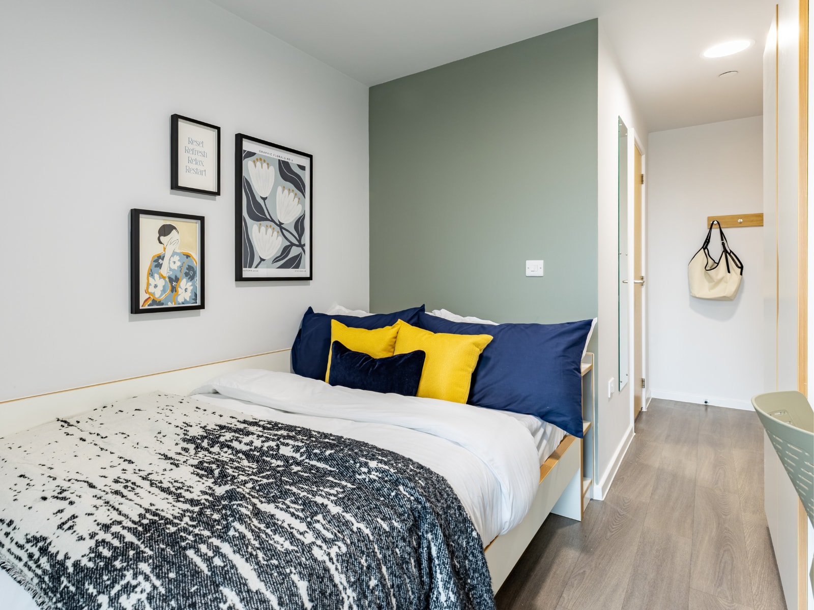 Accessible Platinum En Suite - New Bridewell - Gallery - 3