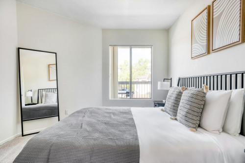 E Del Mar Blvd, Pasadena, CA - Gallery - 8