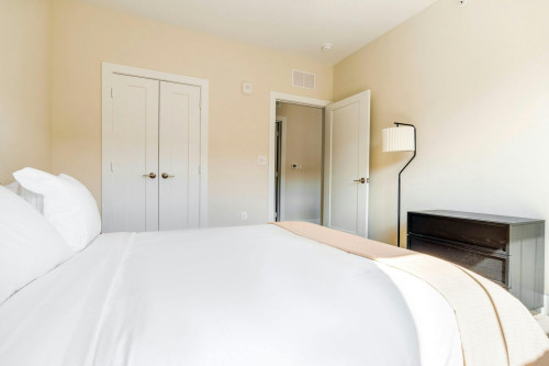 West Howard Lane, Austin, TX - Gallery - 10