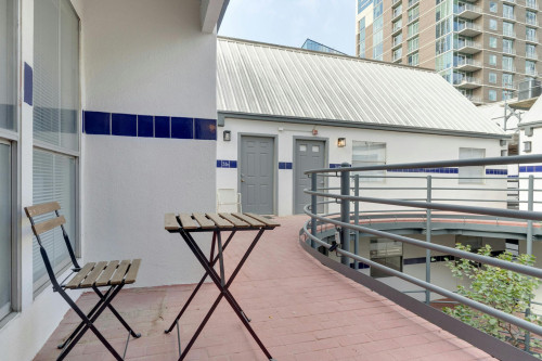East 4th Street, Austin, TX - Gallery - 5