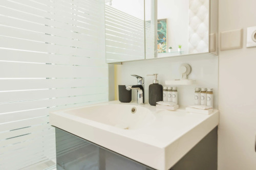 Cosy Studio overlooking the rooftops of Paris