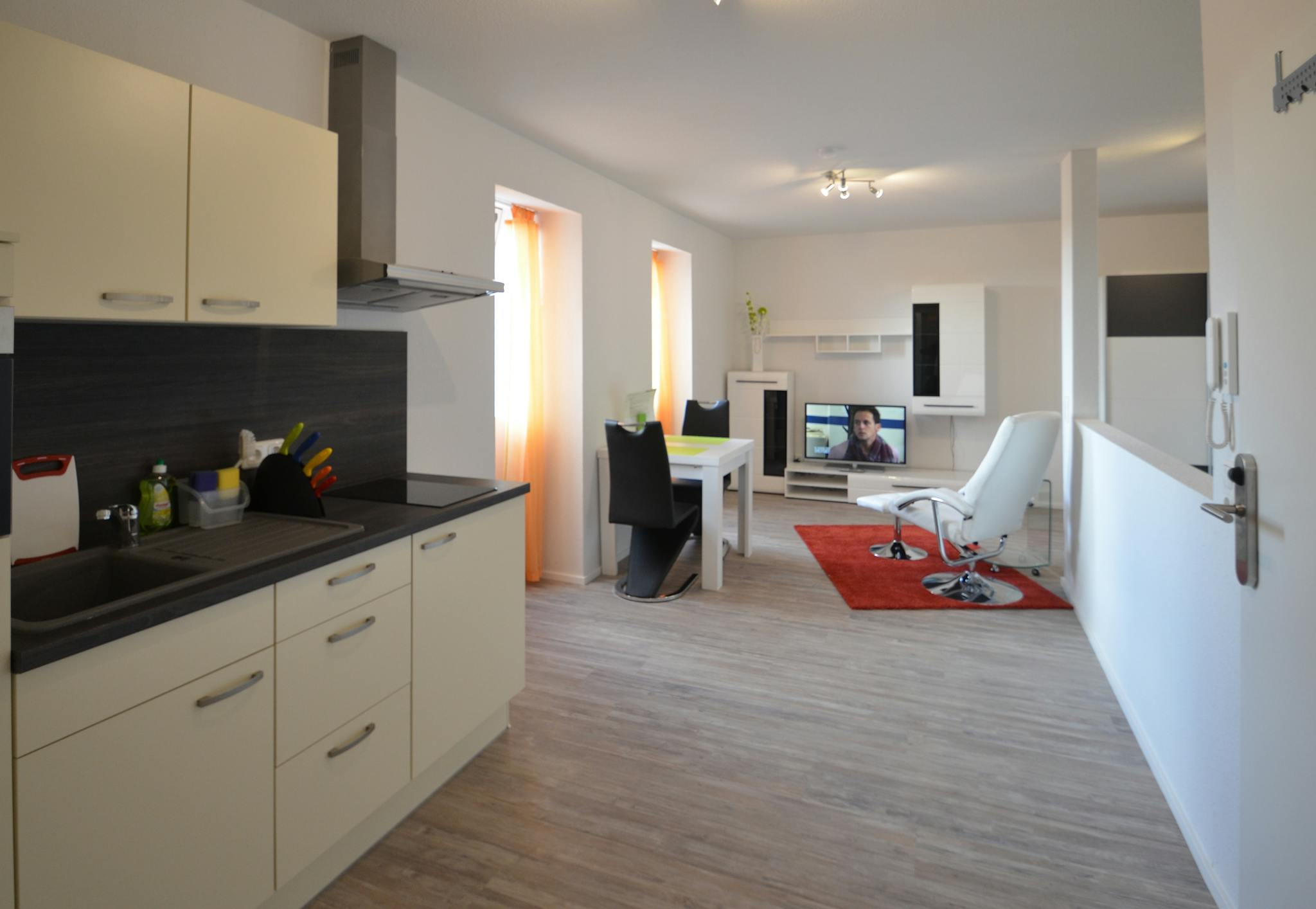  Entire Place  -  Schulstraße, Raunheim  - Gallery -  1