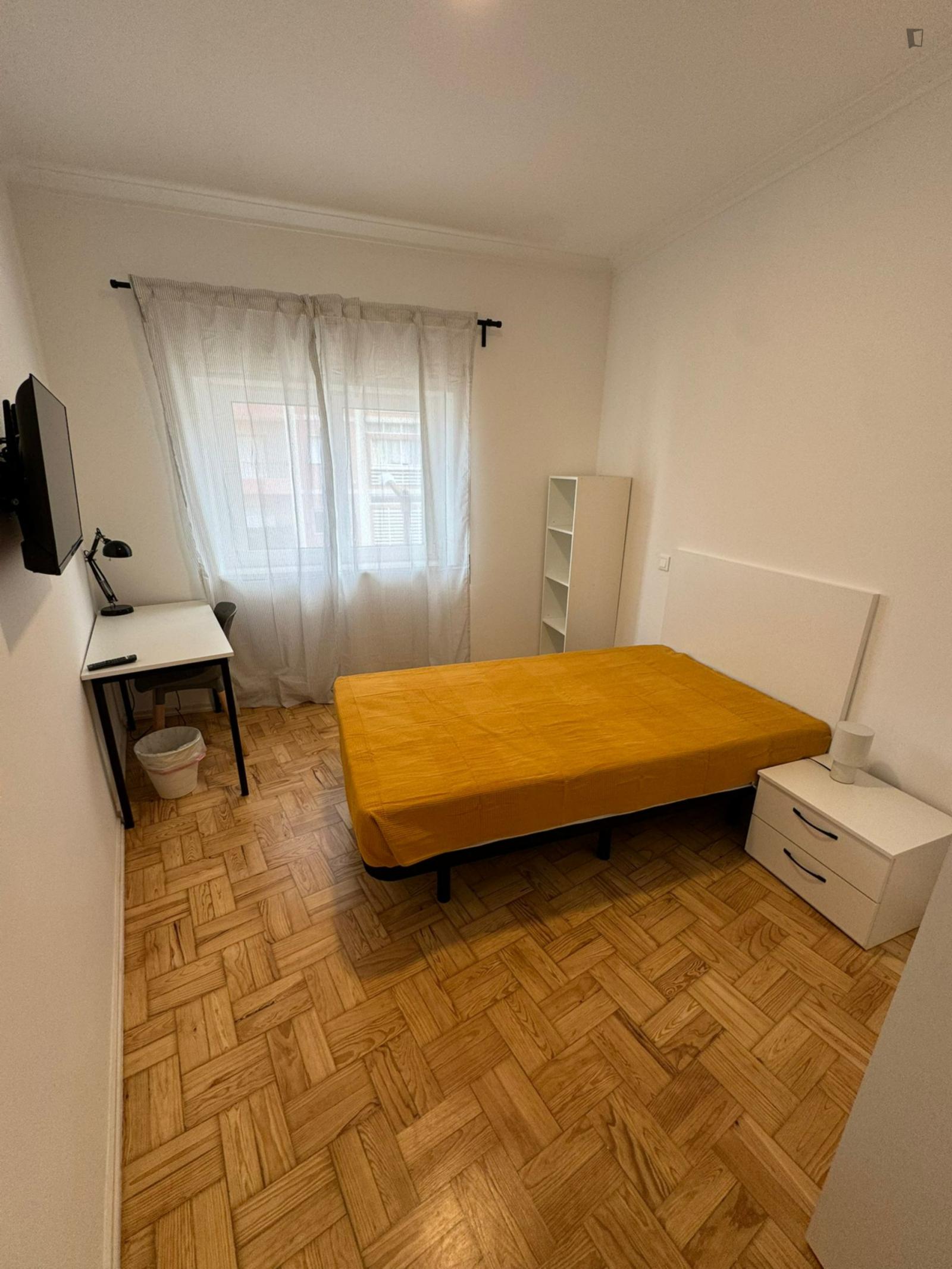  Snug Single Bedroom In The Norton De Matos Neighbourhood  -  Snug single bedroom in the Norton de Matos neighbourhood  - Gallery -  1