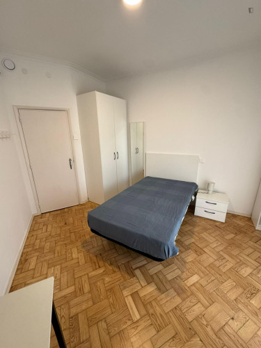 Very cosy single bedroom with a balcony, in the Norton de Matos neighbourhood