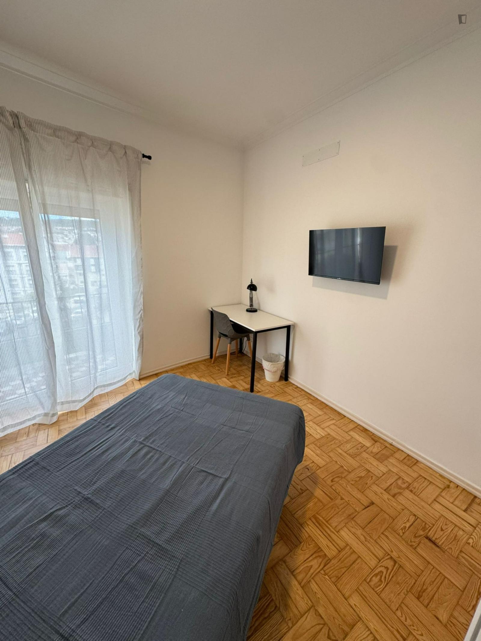  Very Cosy Single Bedroom With A Balcony, In The Norton De Matos Neighbourhood  -  Very cosy single bedroom with a balcony, in the Norton de Matos neighbourhood  - Gallery -  1