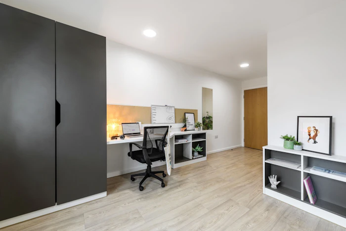 En-Suite Bronze - Accessible - The Towpath Roost - Gallery - 3
