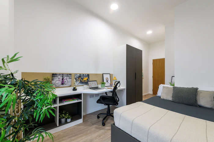  En-Suite Plus - Waterfront  -  The Towpath Roost  - Gallery -  2