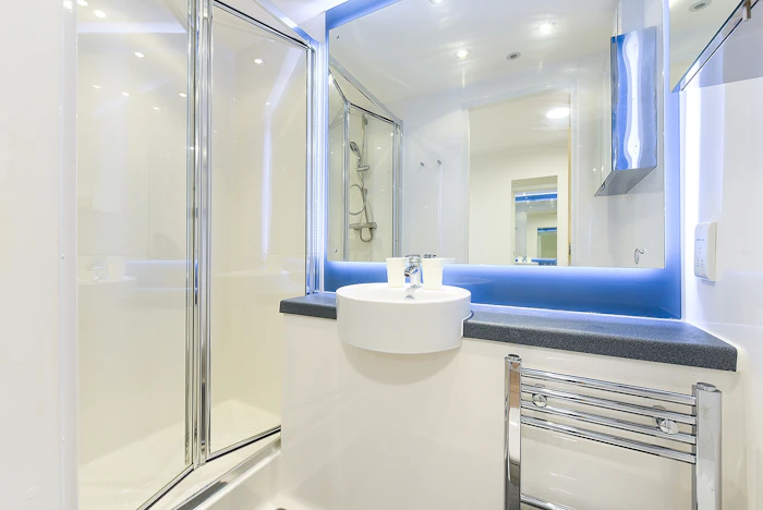 En-Suite - Waterfront - The Towpath Roost - Gallery - 2