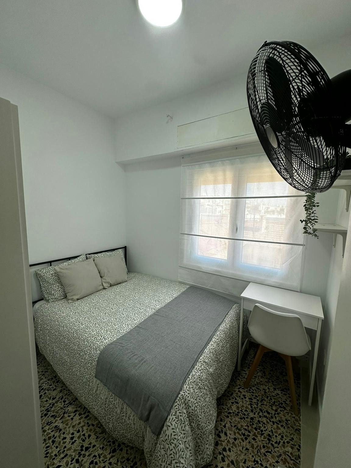 Private Room - Calle de Miguel Jiménez Reyes, Alicante (Alacant) - Gallery - 1