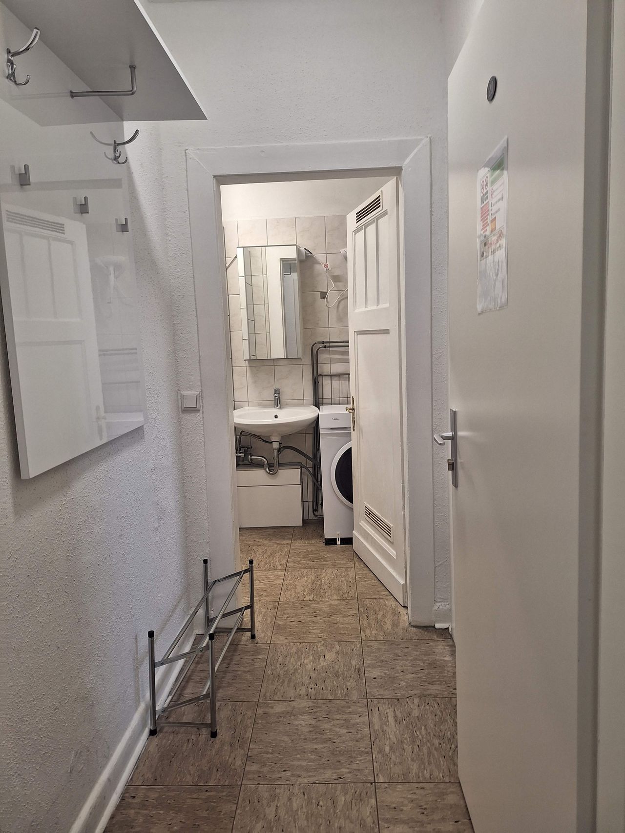  Studio  -  Furnished studio apartment approx. 1.9 km from Essen Central Station  - Gallery -  11