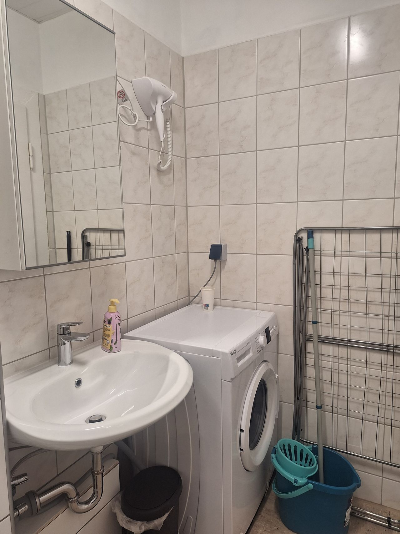  Studio  -  Furnished studio apartment approx. 1.9 km from Essen Central Station  - Gallery -  3