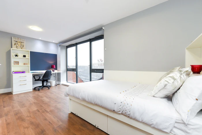 En-Suite Gold - Tramways Roost - Gallery - 1