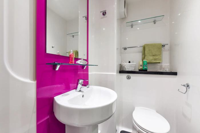 En-Suite Gold - Tramways Roost - Gallery - 5