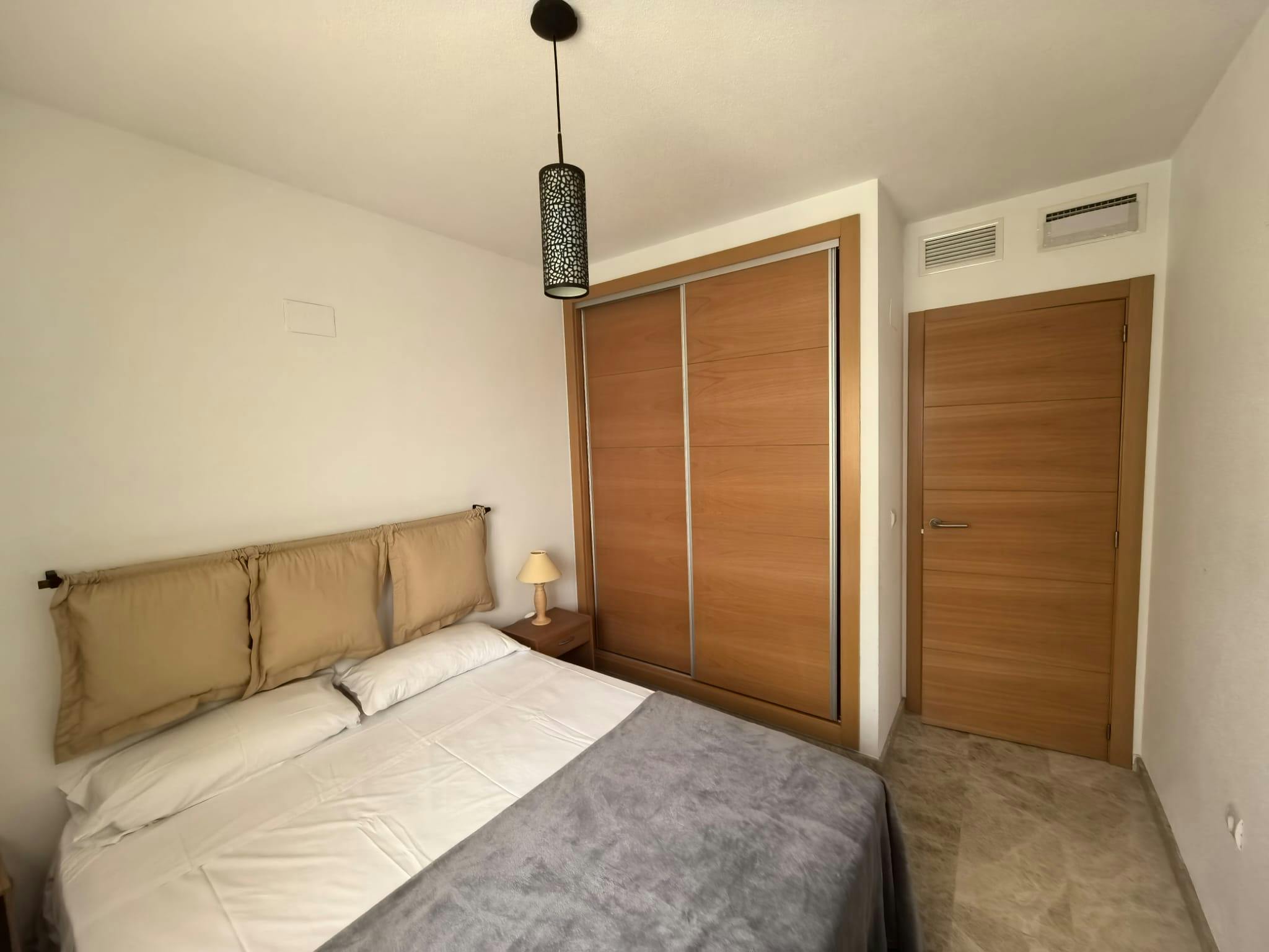 Private Room - Calle Granja de Rocamora, Alicante - Gallery - 1