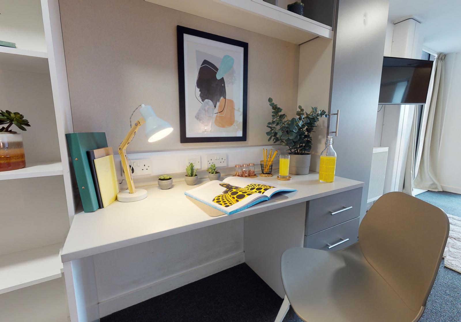 2 Bed Apartment Upper Flr - 2