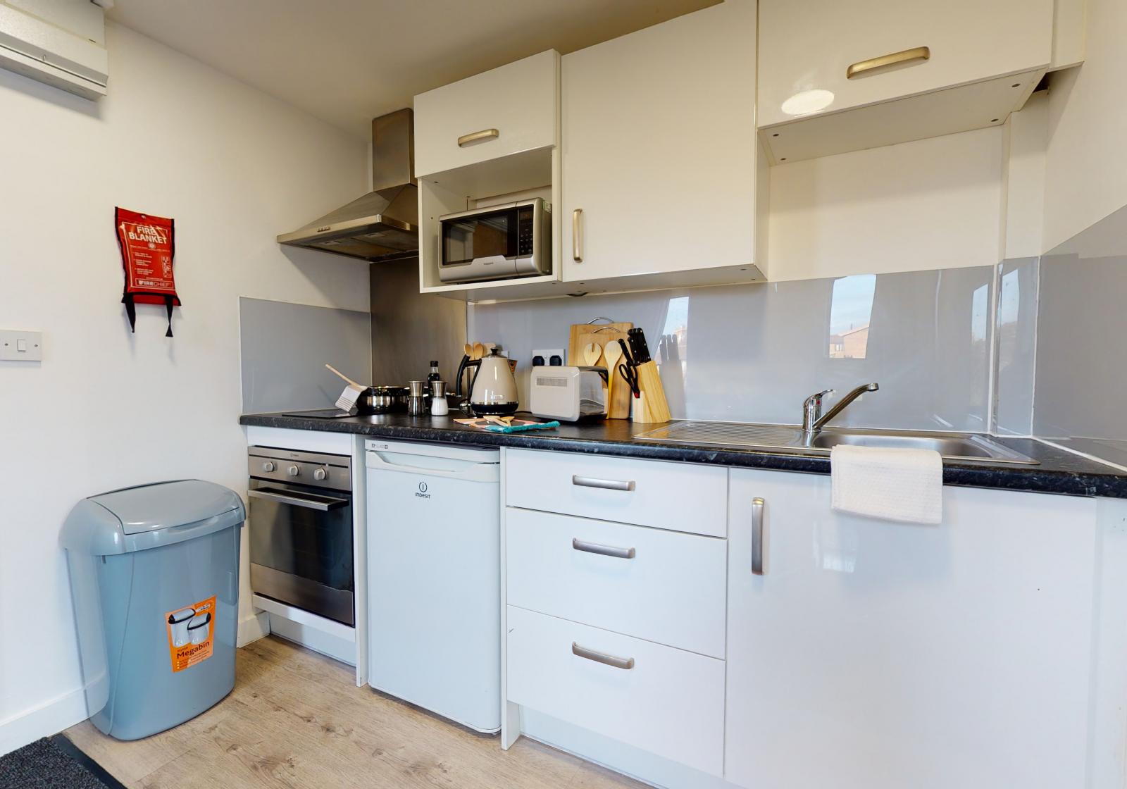 2 Bed Apartment Upper Flr - 5