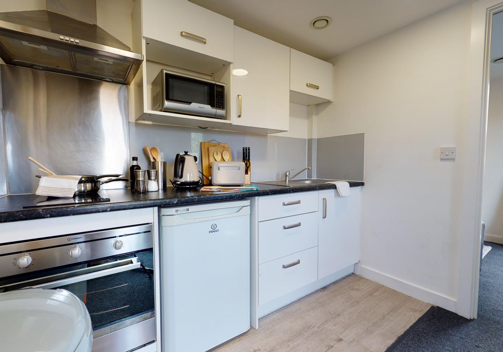2 Bed Apartment Upper Flr - 4