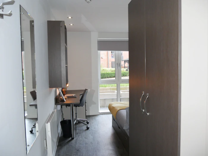 En-Suite Silver - Cornerhouse Roost - Gallery - 3