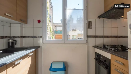 Large room with shelving in 3-bedroom apartment, Observatoire